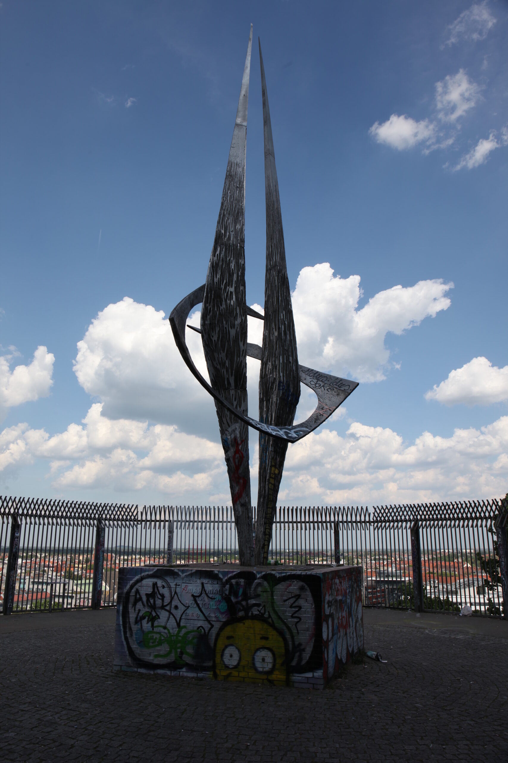Denkmal auf den Flakturm