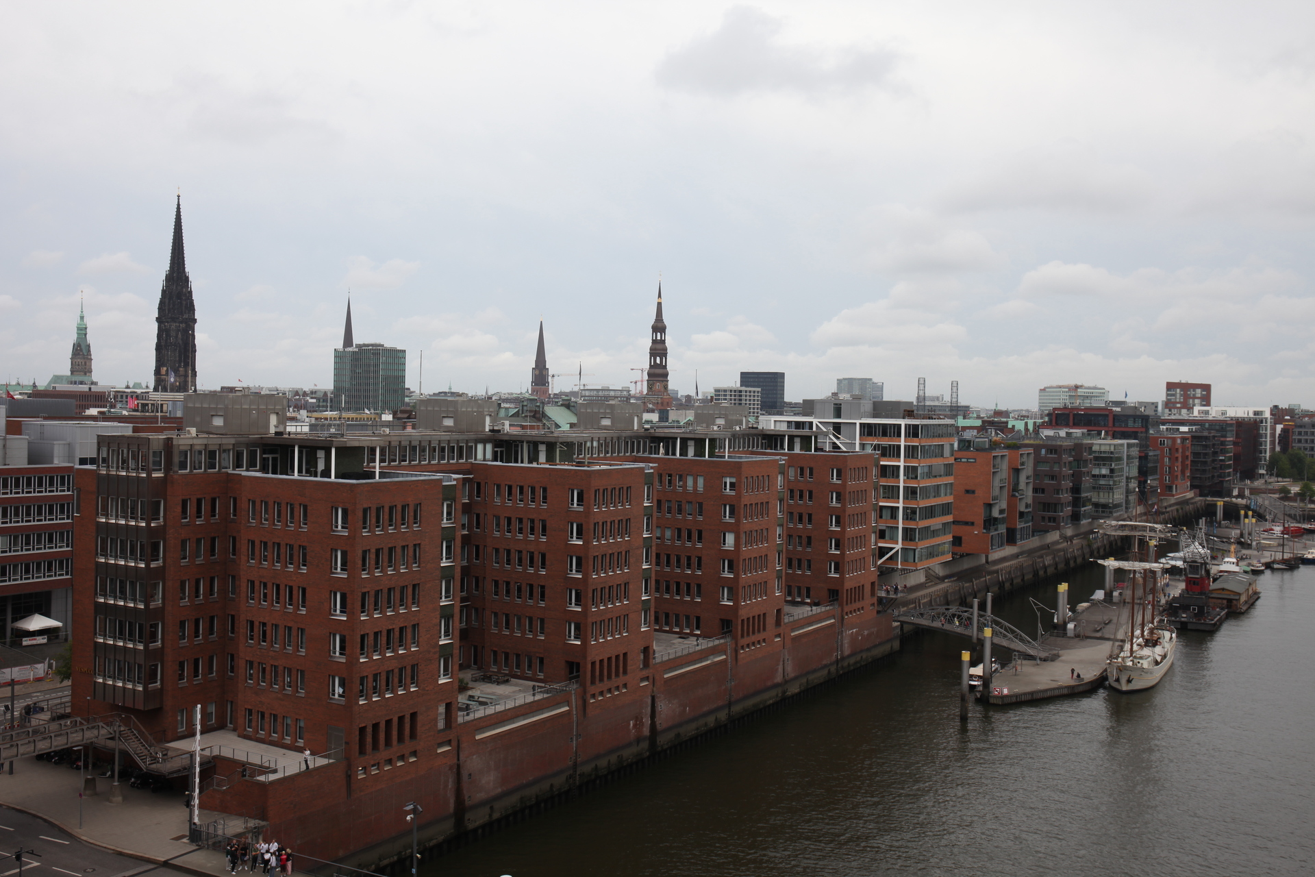 Blick von der Plaza der Elbphilharmonie