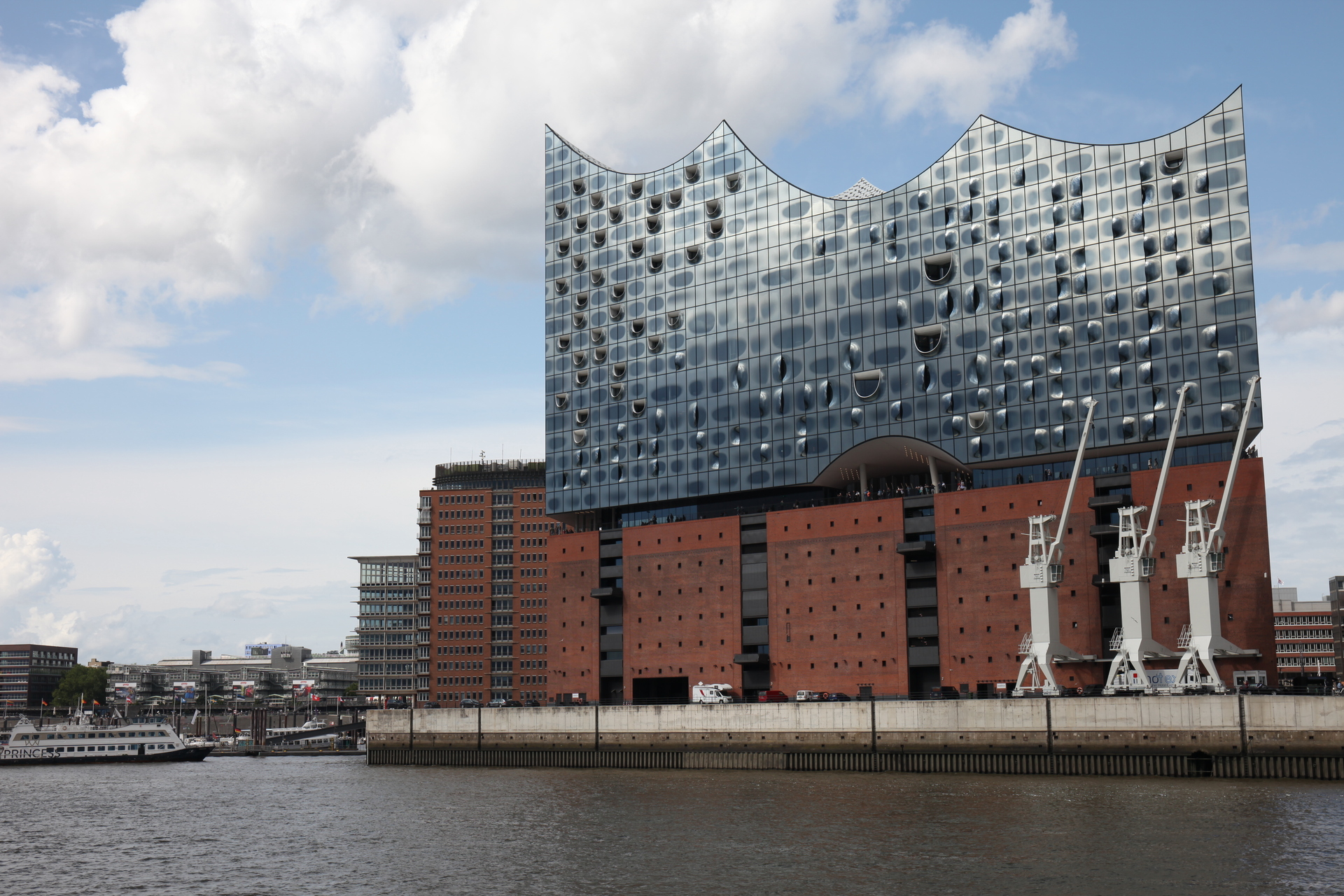 Elbphilharmonie, Sicht von der Elbe