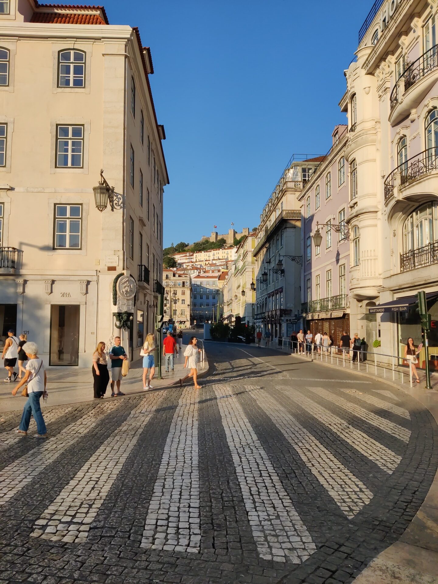 Blick vom Rossio auf die Burg