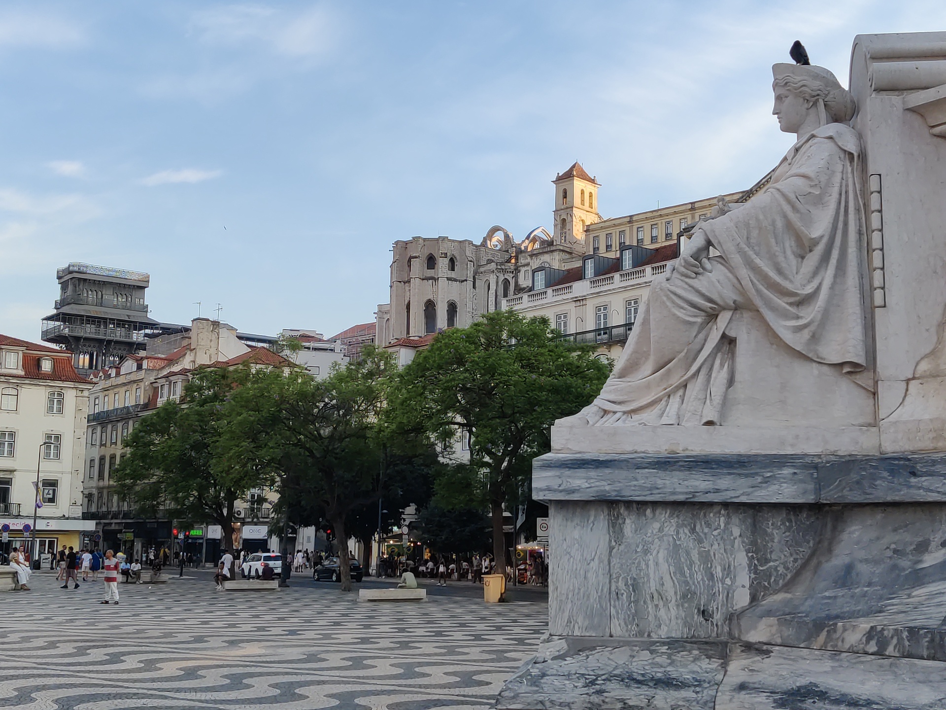 Blick vom Rossio auf das Quartel do Carmo