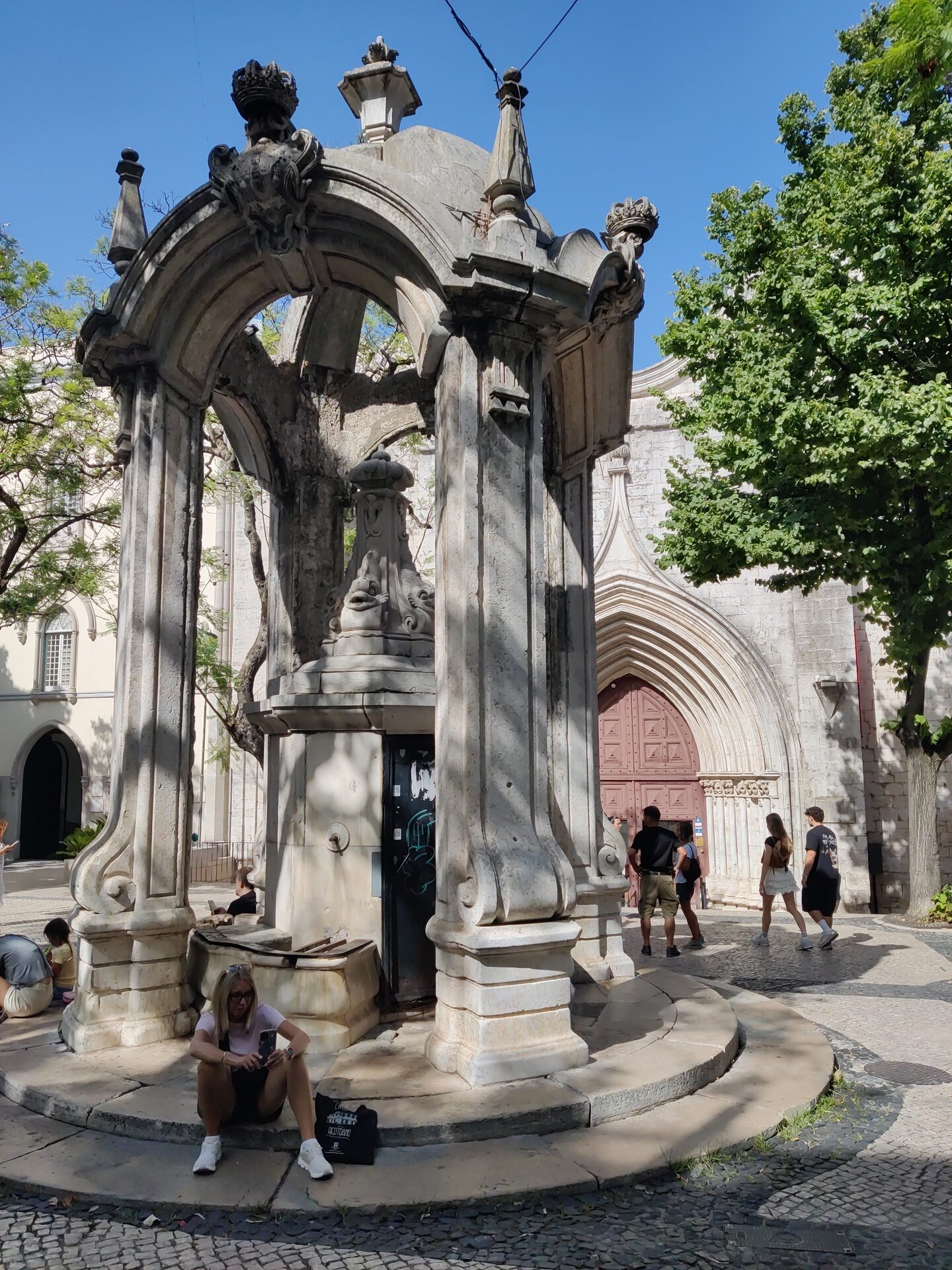 Brunnen vor der Igreja do Convento de Santa Maria do Carmo